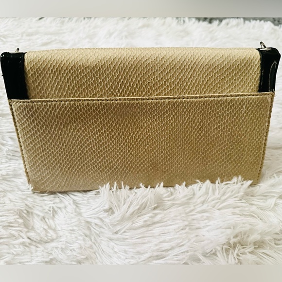 Tan & Blk Textured Leather Clutch w/Fun Interior Phrases & Button Closure - Picture 4 of 6